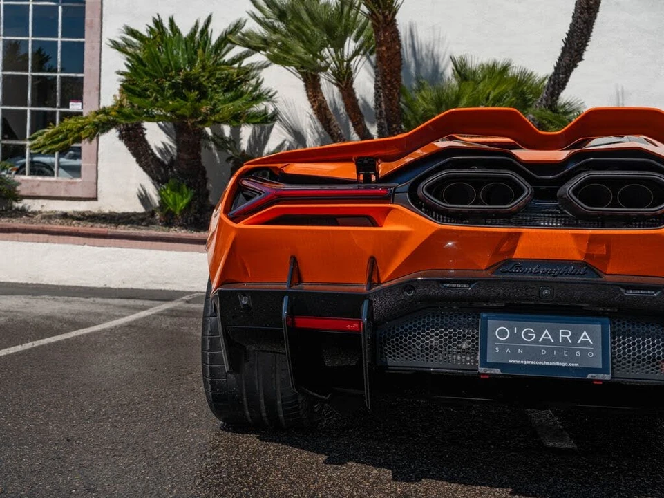 2025 Lamborghini Revuelto - Image 30 of 31