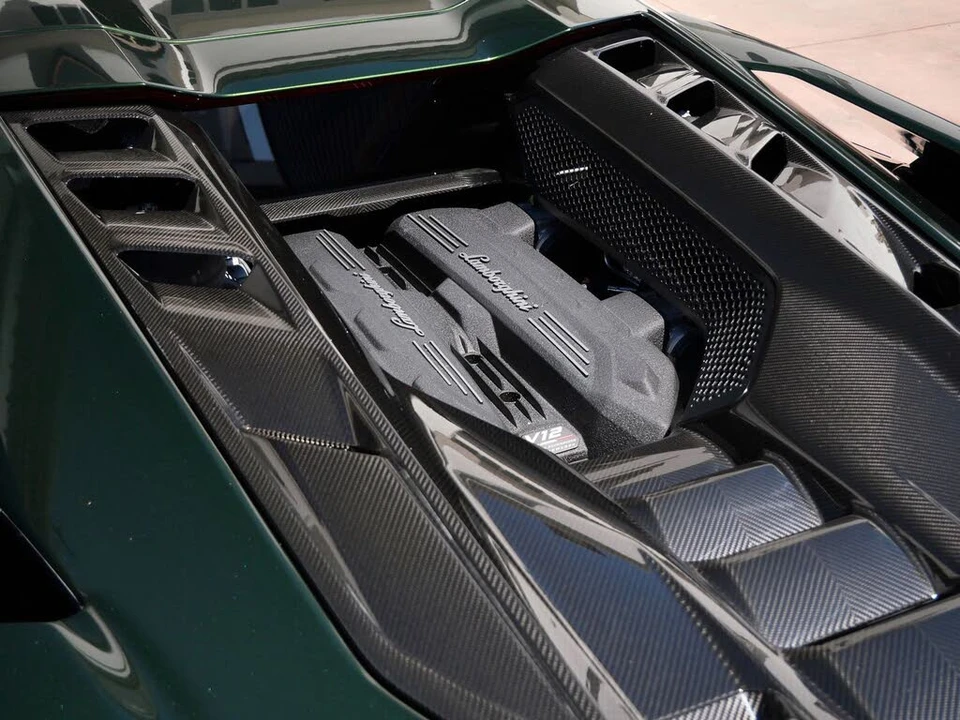 2025 Lamborghini Revuelto - Image 20 of 31