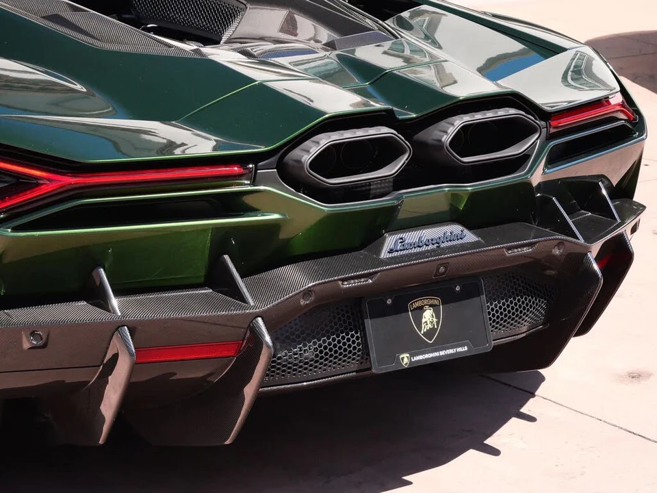 2025 Lamborghini Revuelto - Image 21 of 31