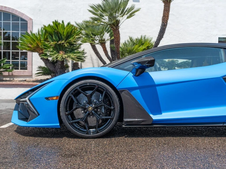 2025 Lamborghini Revuelto - Image 22 of 31