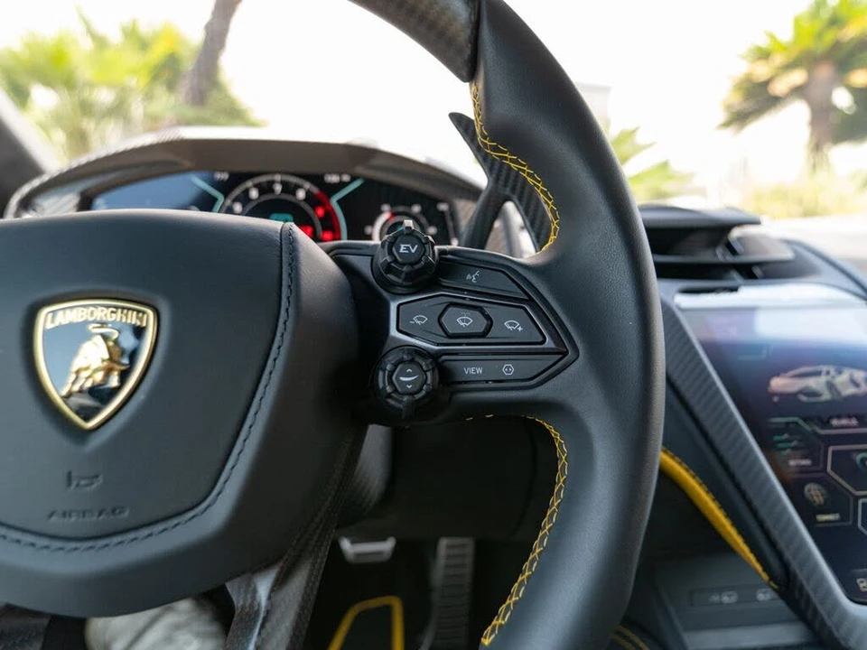 2025 Lamborghini Revuelto - Image 12 of 31