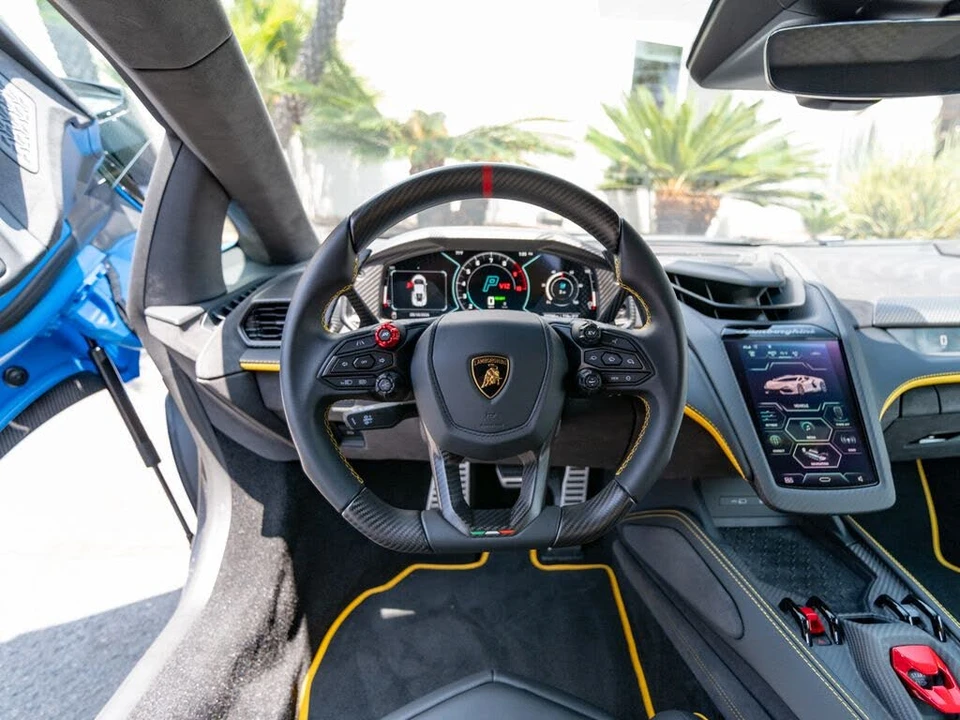 2025 Lamborghini Revuelto - Image 7 of 31