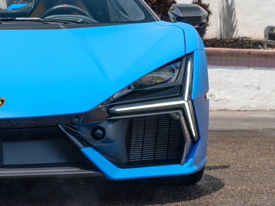 2025 Lamborghini Revuelto - Image 27 of 31
