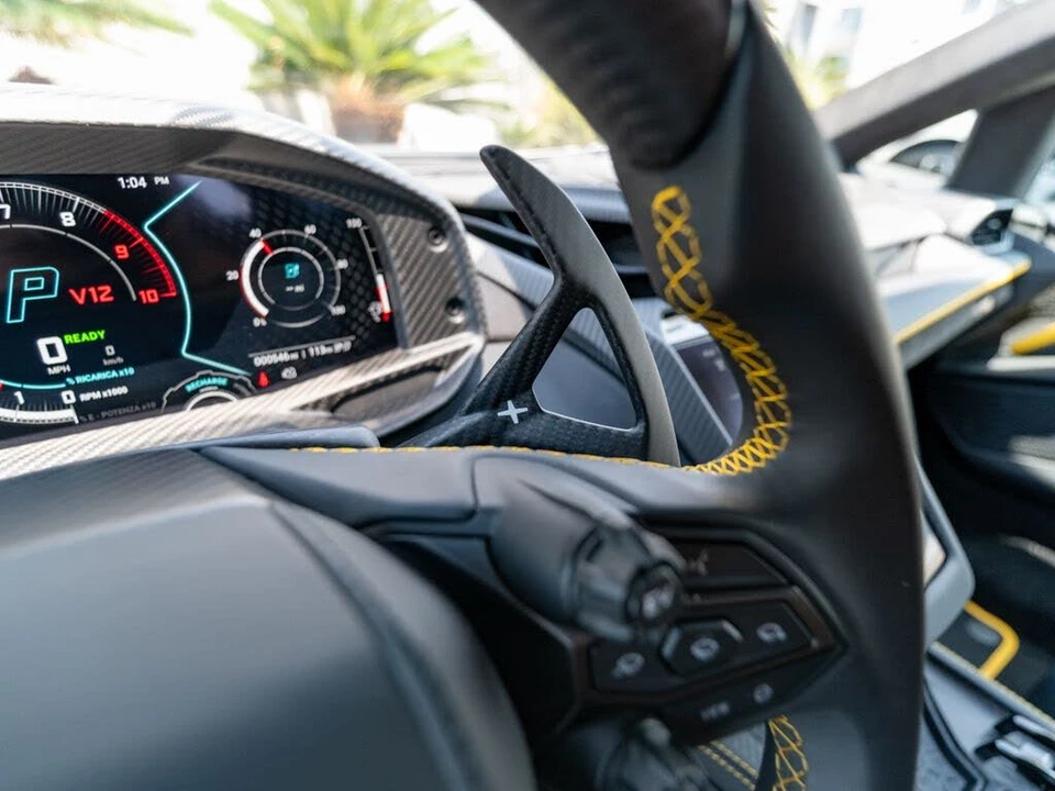 2025 Lamborghini Revuelto - Image 13 of 31