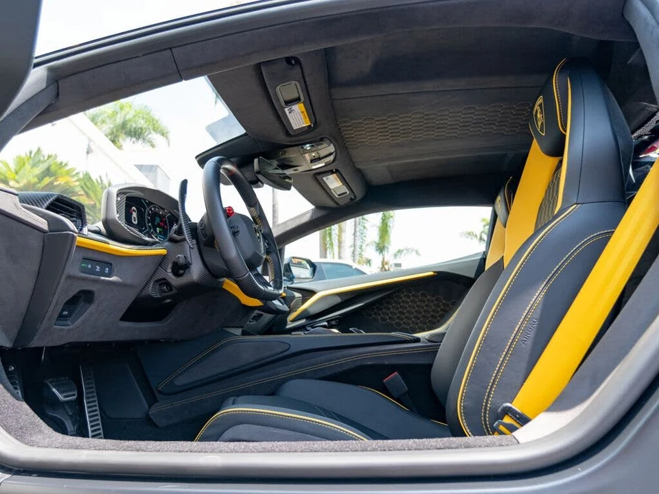2025 Lamborghini Revuelto - Image 6 of 31