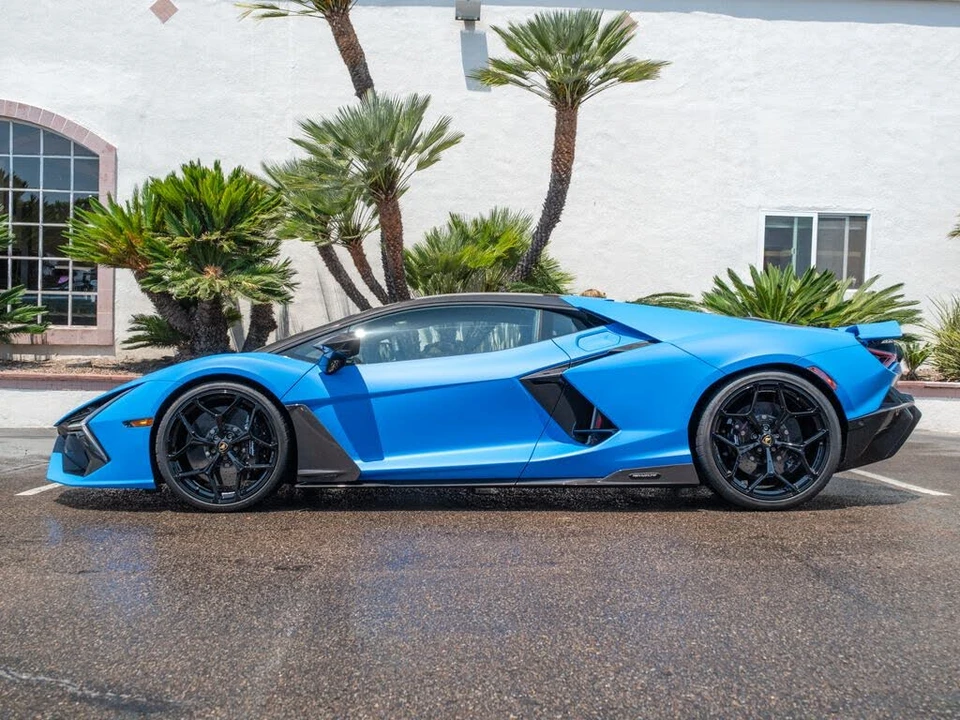2025 Lamborghini Revuelto - Image 2 of 31