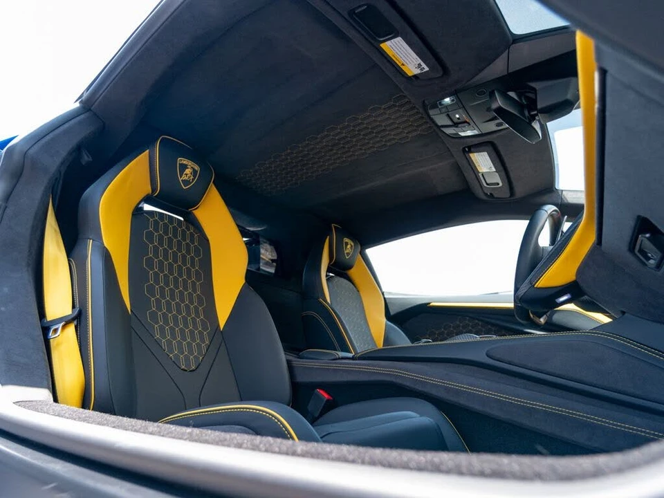 2025 Lamborghini Revuelto - Image 20 of 31