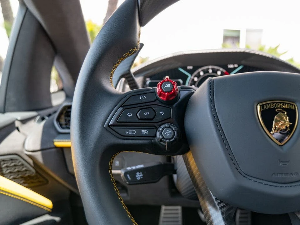 2025 Lamborghini Revuelto - Image 11 of 31
