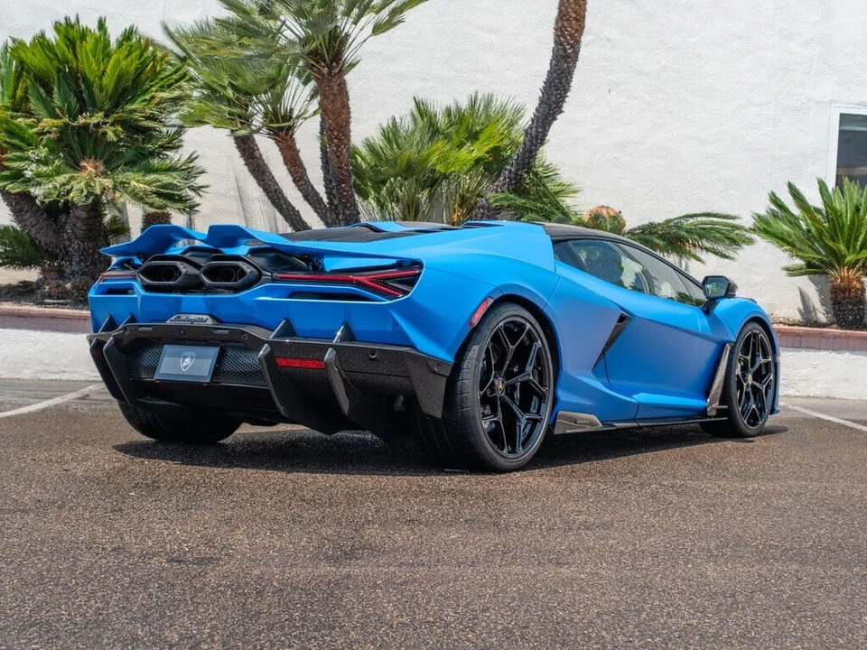 2025 Lamborghini Revuelto - Image 3 of 31