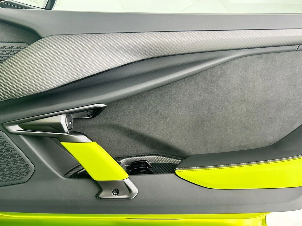 2025 Lamborghini Revuelto - Image 22 of 30