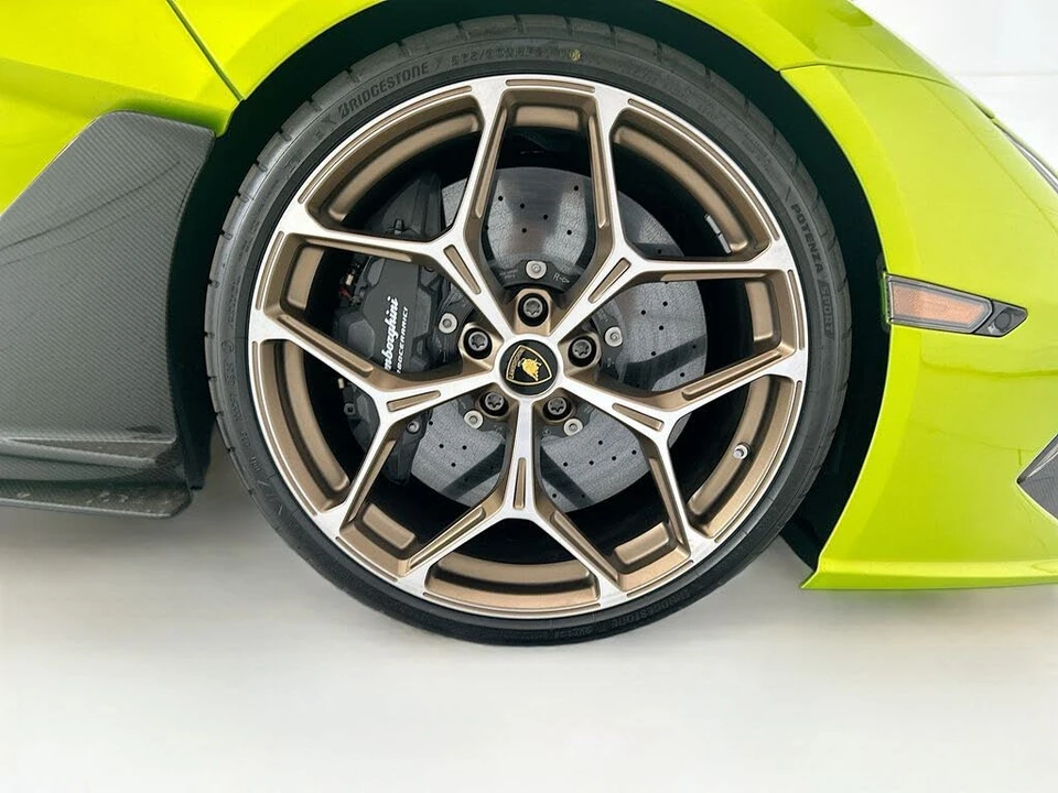 2025 Lamborghini Revuelto - Image 27 of 30