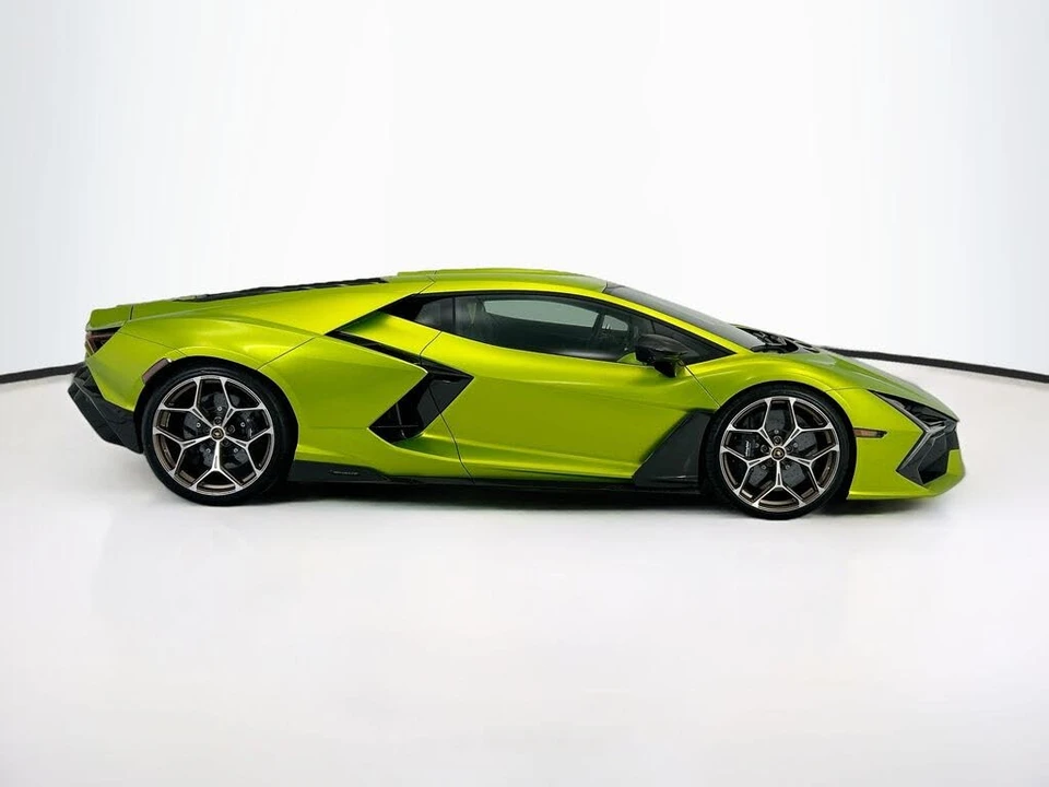 2025 Lamborghini Revuelto - Image 4 of 30