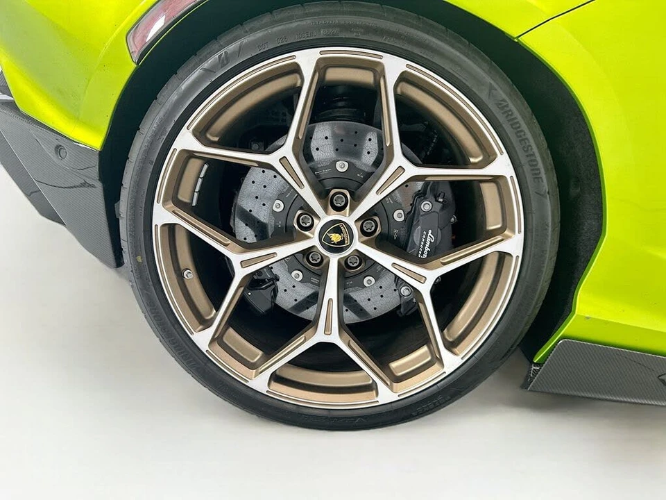 2025 Lamborghini Revuelto - Image 28 of 30
