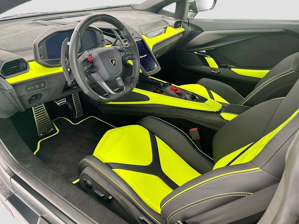 2025 Lamborghini Revuelto - Image 9 of 30