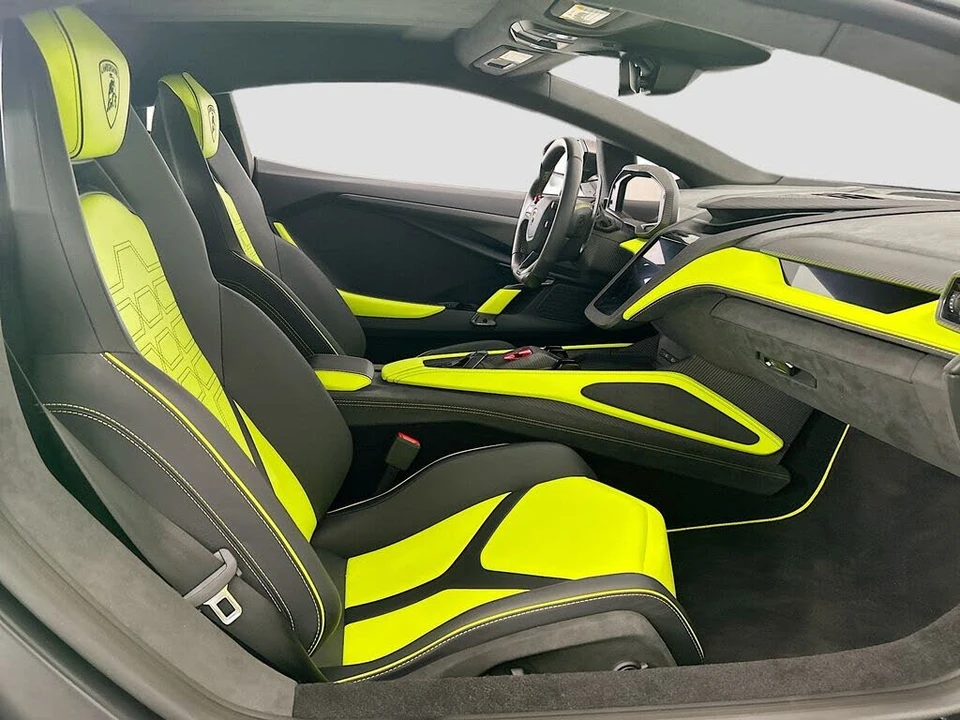 2025 Lamborghini Revuelto - Image 19 of 30
