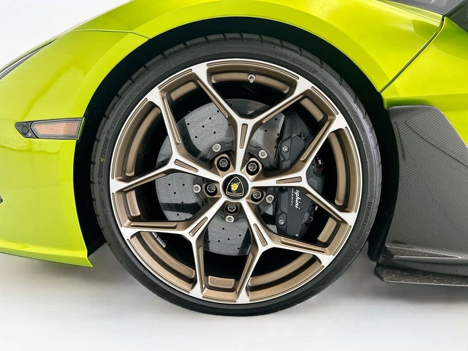 2025 Lamborghini Revuelto - Image 25 of 30