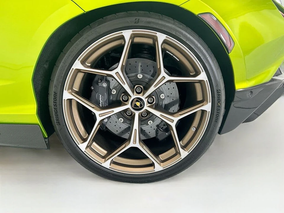 2025 Lamborghini Revuelto - Image 26 of 30