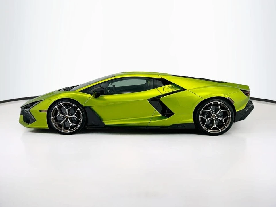 2025 Lamborghini Revuelto - Image 8 of 30