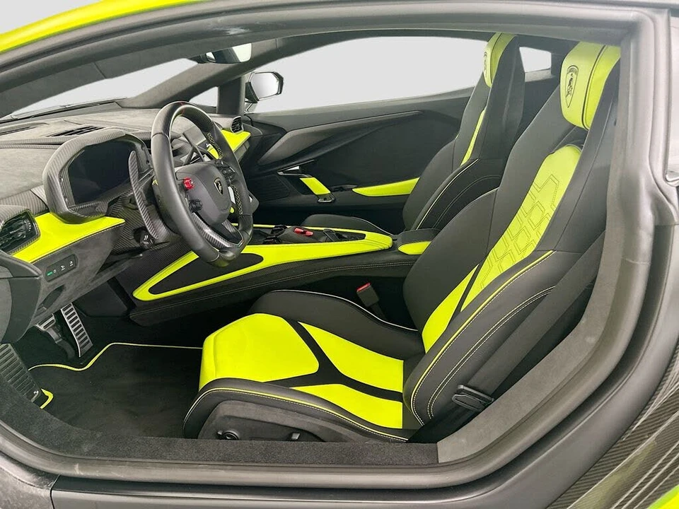 2025 Lamborghini Revuelto - Image 18 of 30