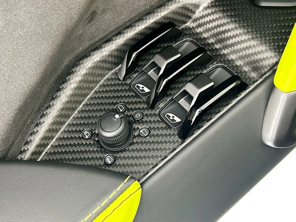 2025 Lamborghini Revuelto - Image 20 of 30