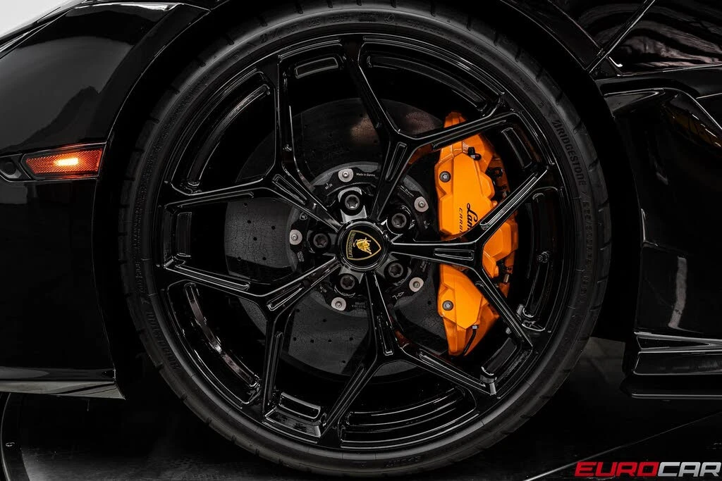 2025 Lamborghini Revuelto - Image 24 of 31