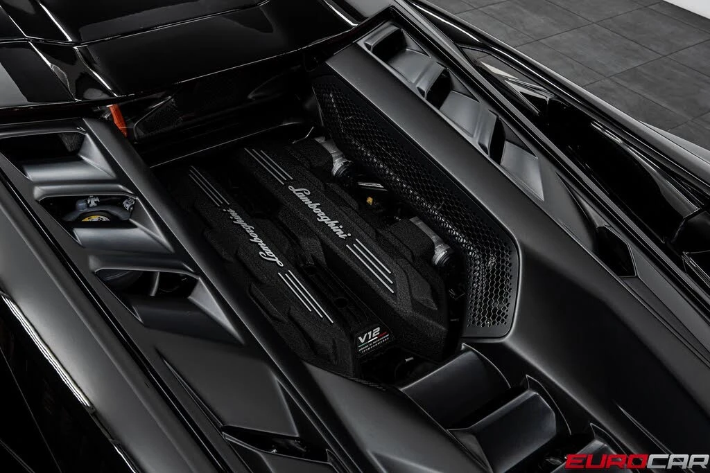 2025 Lamborghini Revuelto - Image 20 of 31