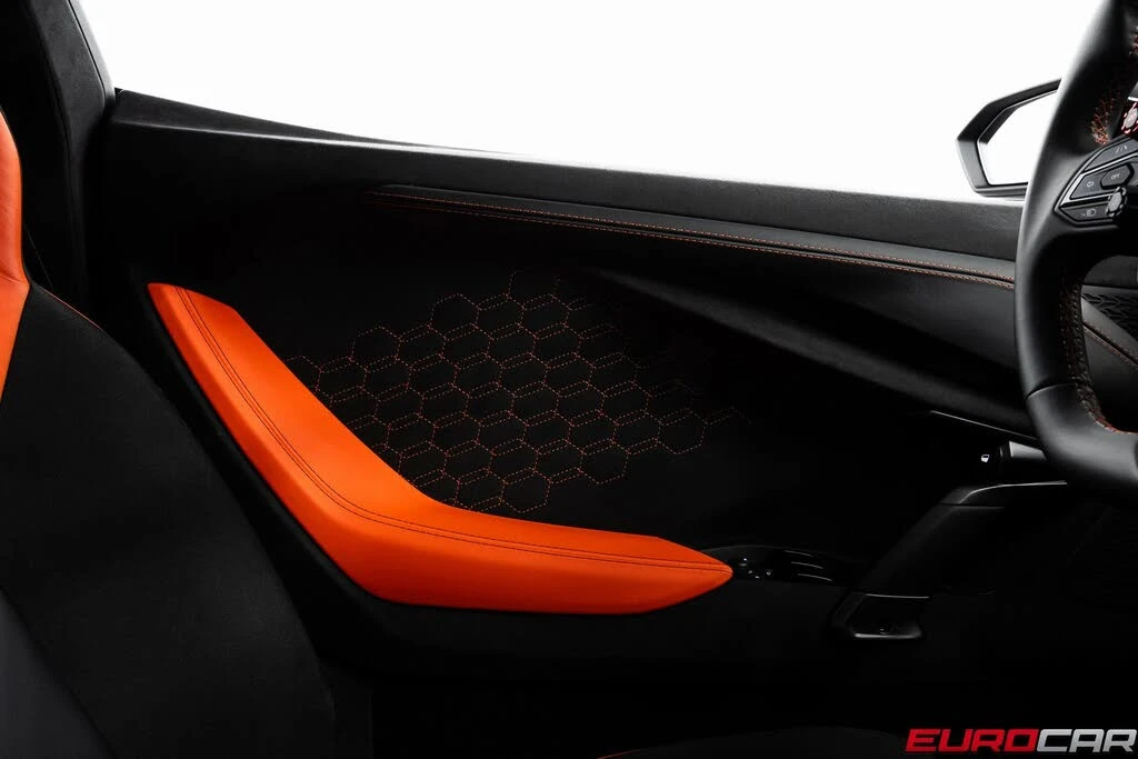 2025 Lamborghini Revuelto - Image 27 of 31