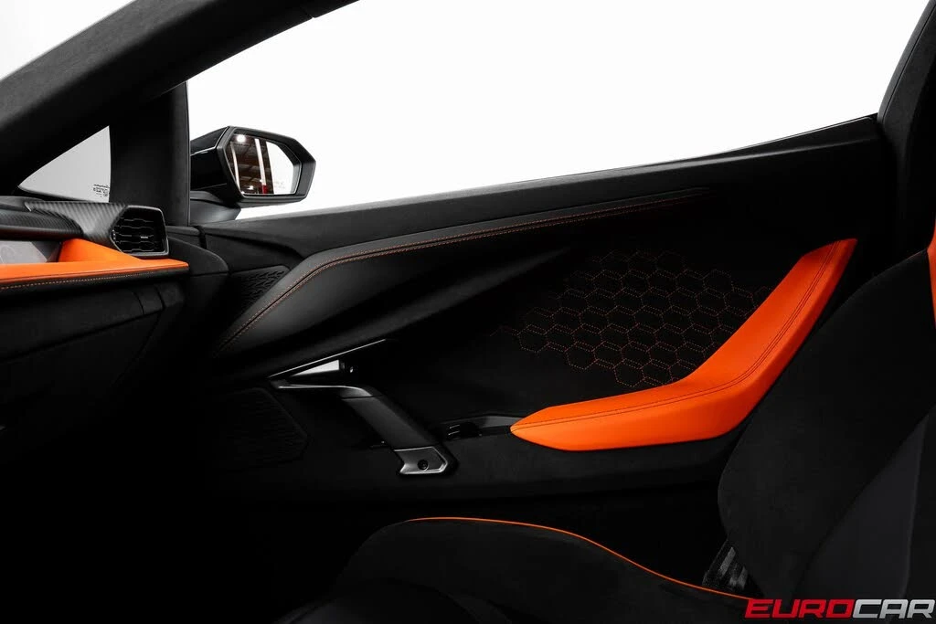 2025 Lamborghini Revuelto - Image 26 of 31