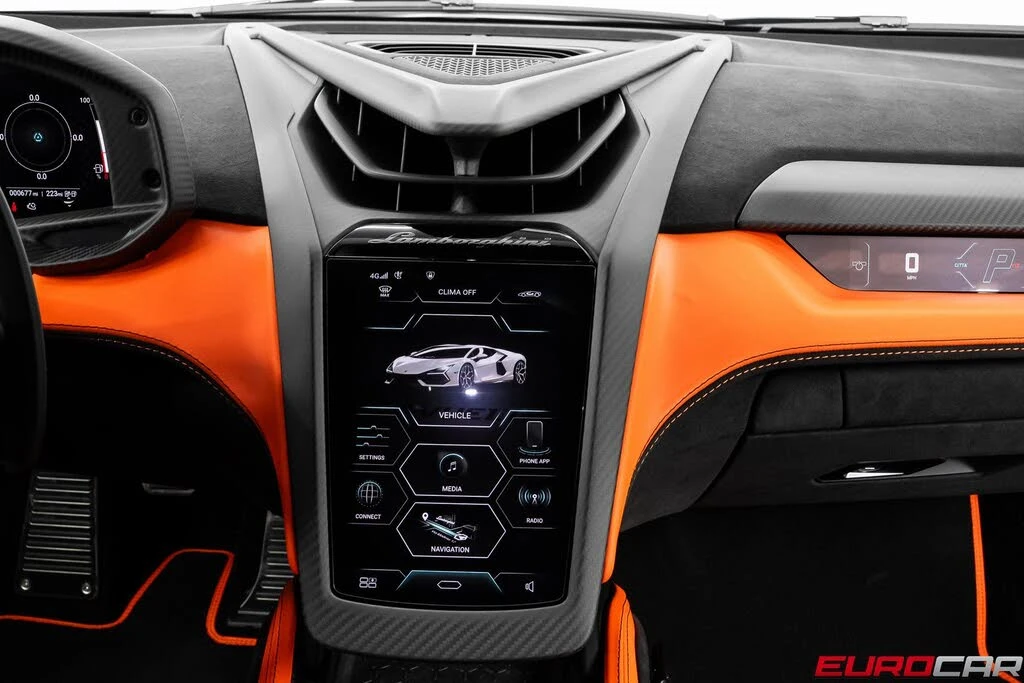 2025 Lamborghini Revuelto - Image 31 of 31