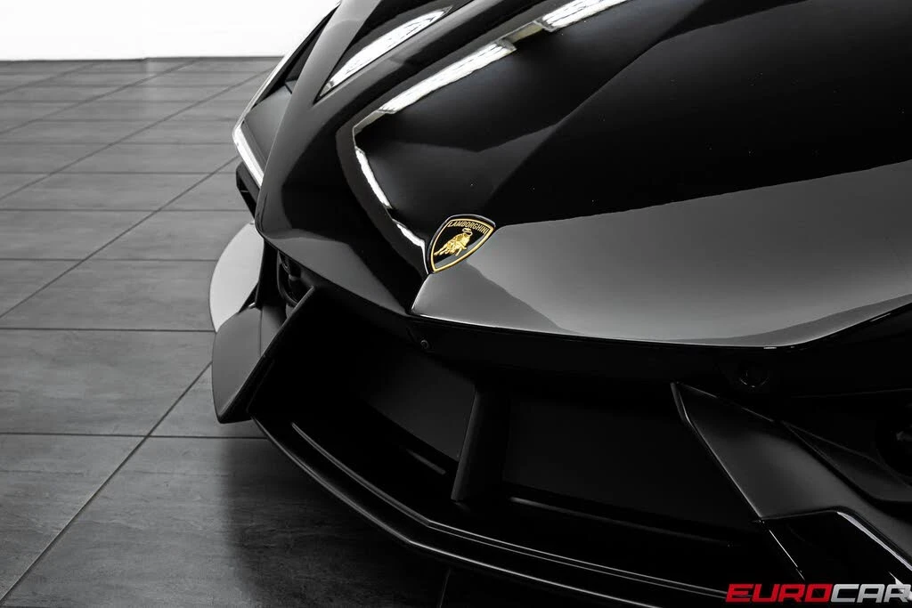 2025 Lamborghini Revuelto - Image 12 of 31