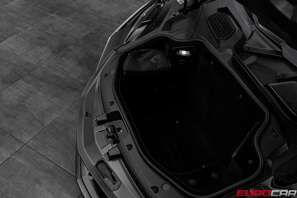 2025 Lamborghini Revuelto - Image 11 of 31