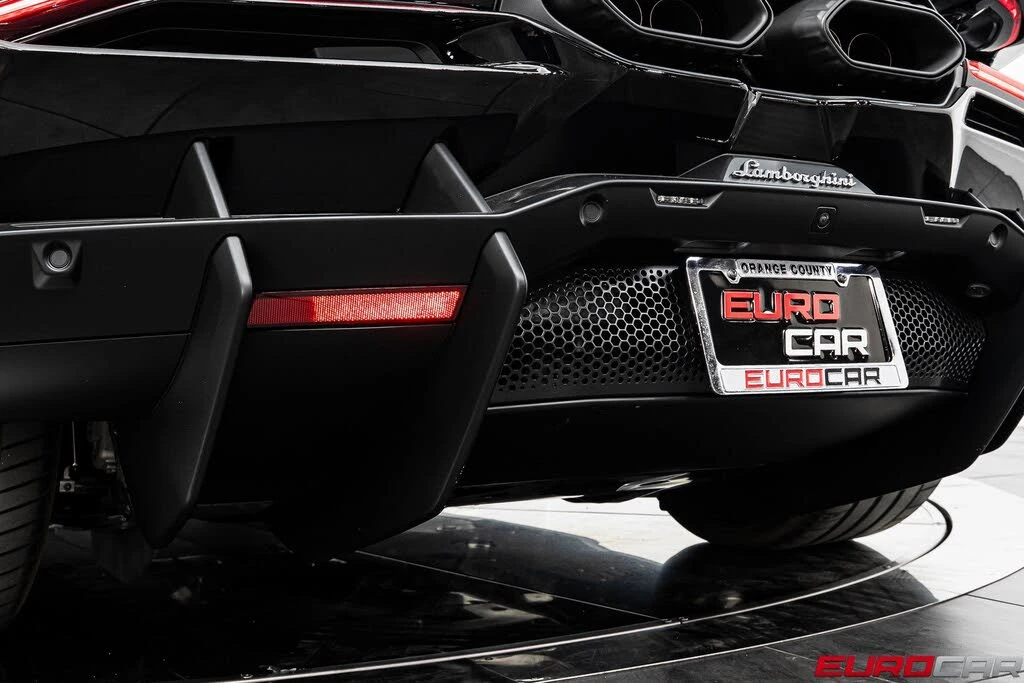 2025 Lamborghini Revuelto - Image 23 of 31
