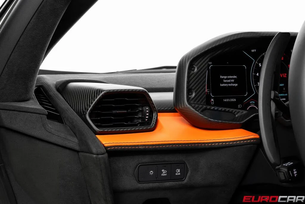 2025 Lamborghini Revuelto - Image 29 of 31