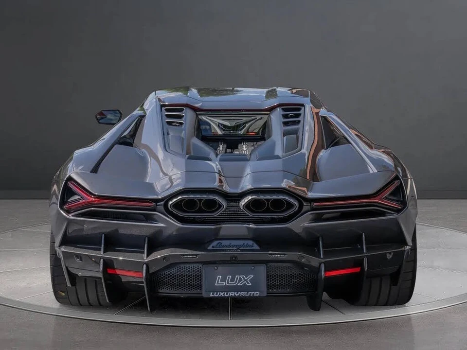 2025 Lamborghini Revuelto - Image 13 of 31