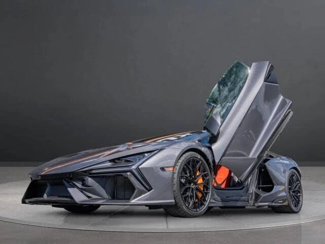 2025 Lamborghini Revuelto - Image 15 of 31