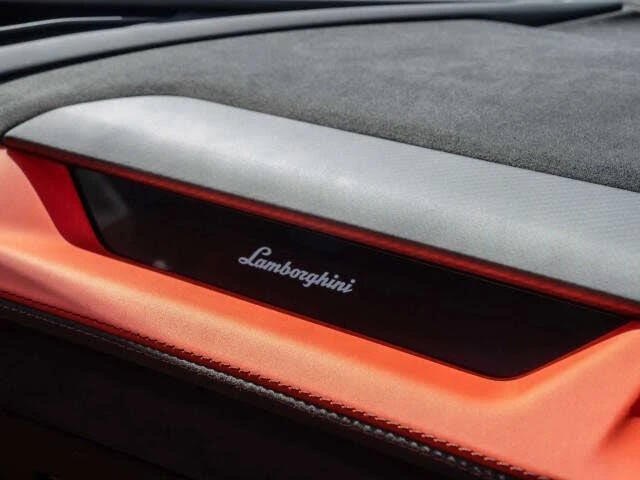 2025 Lamborghini Revuelto - Image 27 of 31