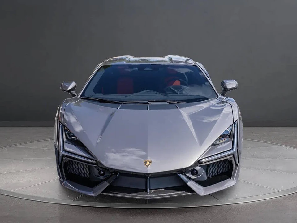 2025 Lamborghini Revuelto - Image 14 of 31
