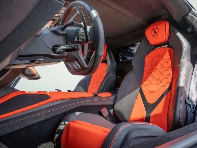 2025 Lamborghini Revuelto - Image 29 of 31
