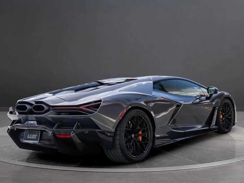 2025 Lamborghini Revuelto - Image 8 of 31