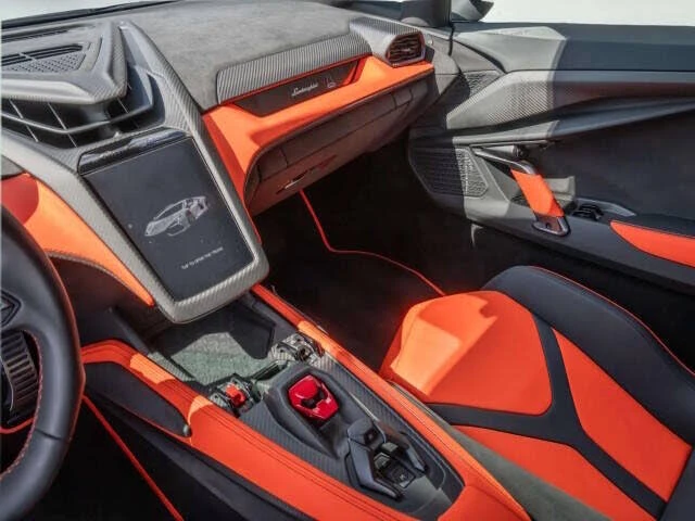2025 Lamborghini Revuelto - Image 22 of 31