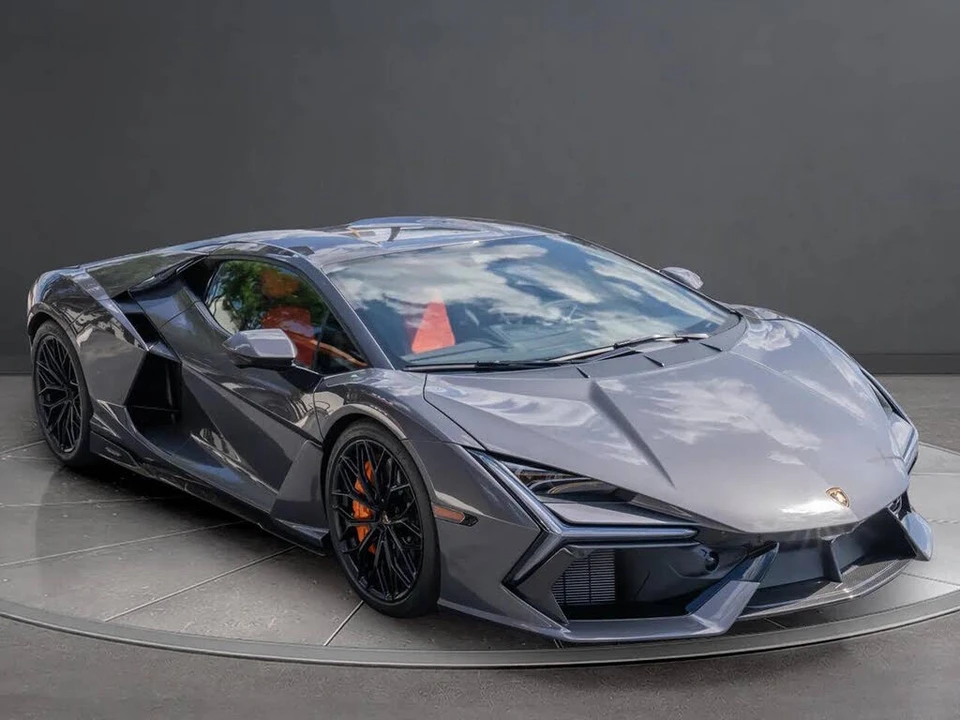 2025 Lamborghini Revuelto - Image 11 of 31