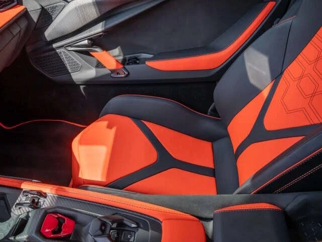 2025 Lamborghini Revuelto - Image 17 of 31