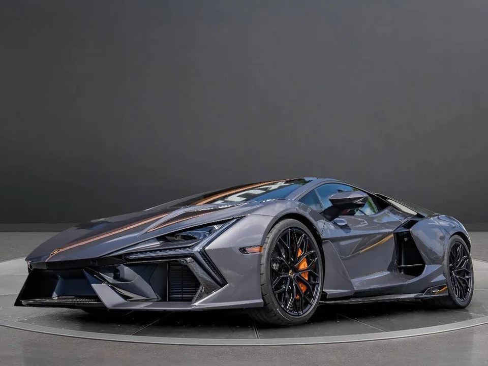 2025 Lamborghini Revuelto - Image 7 of 31