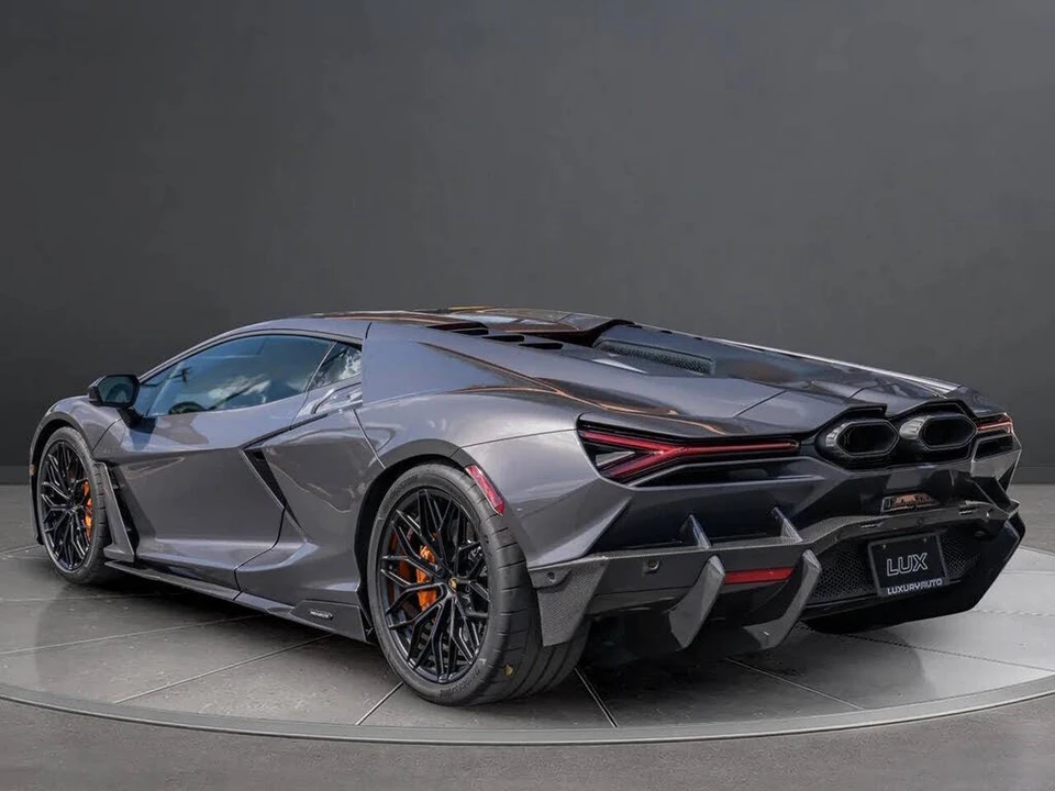 2025 Lamborghini Revuelto - Image 10 of 31