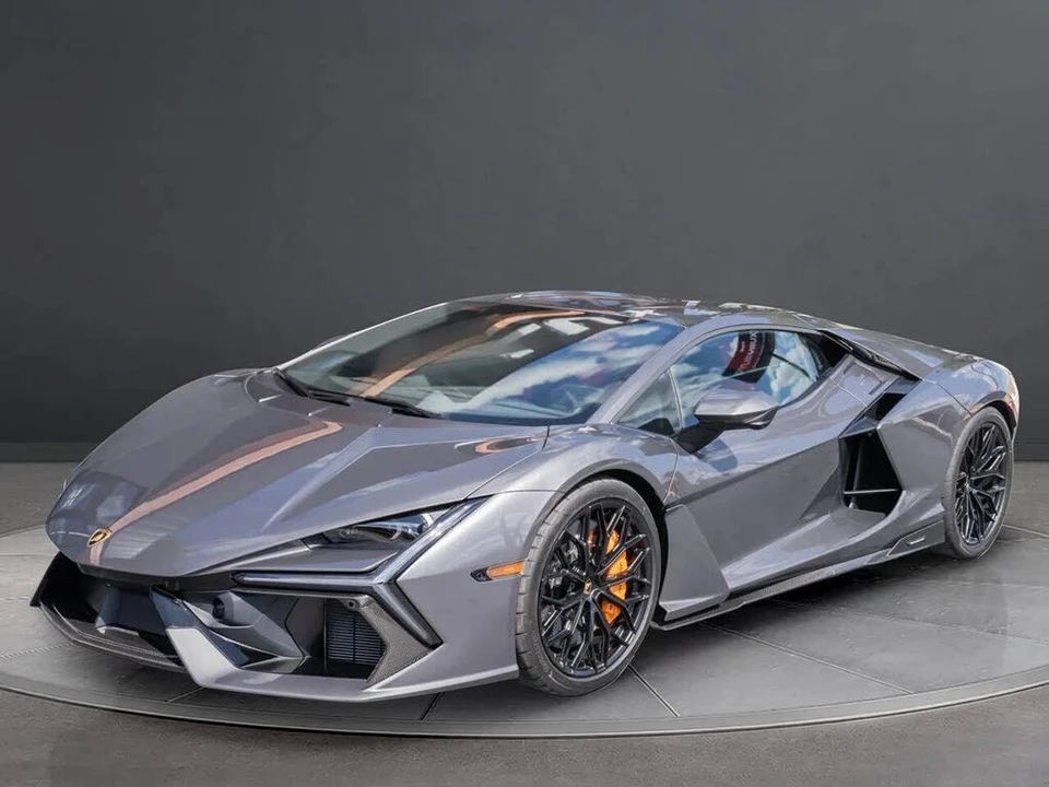 2025 Lamborghini Revuelto - Image 4 of 31