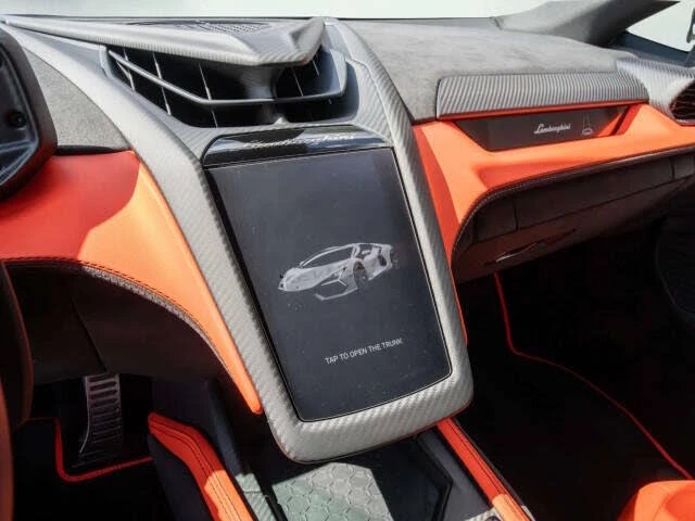 2025 Lamborghini Revuelto - Image 24 of 31