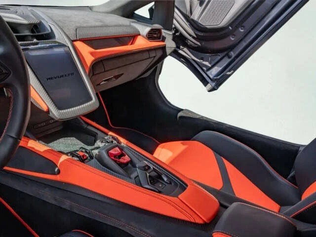 2025 Lamborghini Revuelto - Image 30 of 31