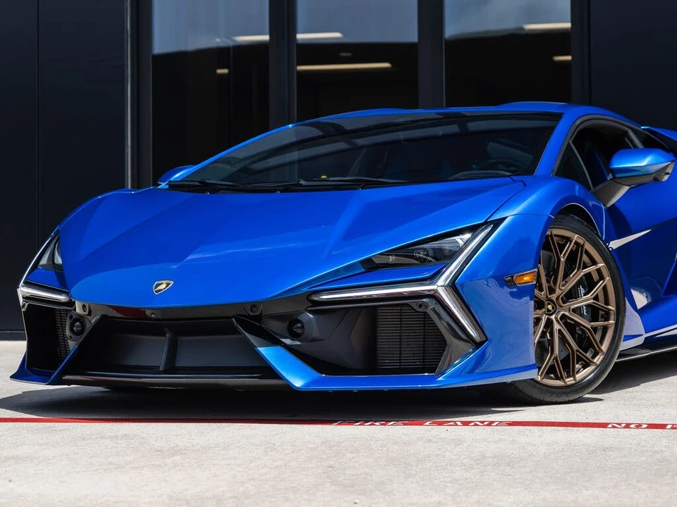 2025 Lamborghini Revuelto - Image 4 of 31