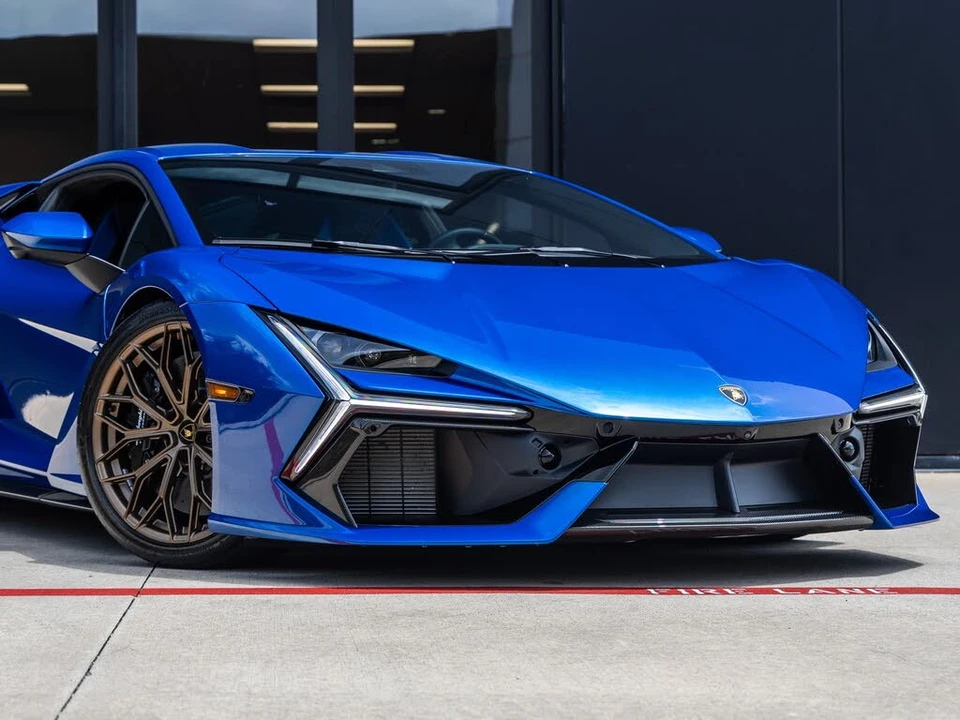 2025 Lamborghini Revuelto - Image 7 of 31