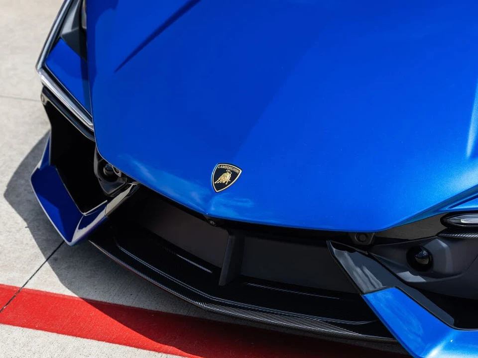 2025 Lamborghini Revuelto - Image 23 of 31